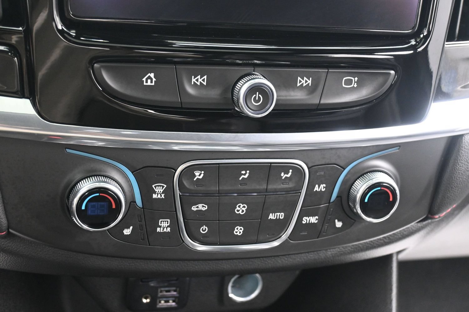 Used 2023 Chevrolet Traverse RS AWD/4WD image 31