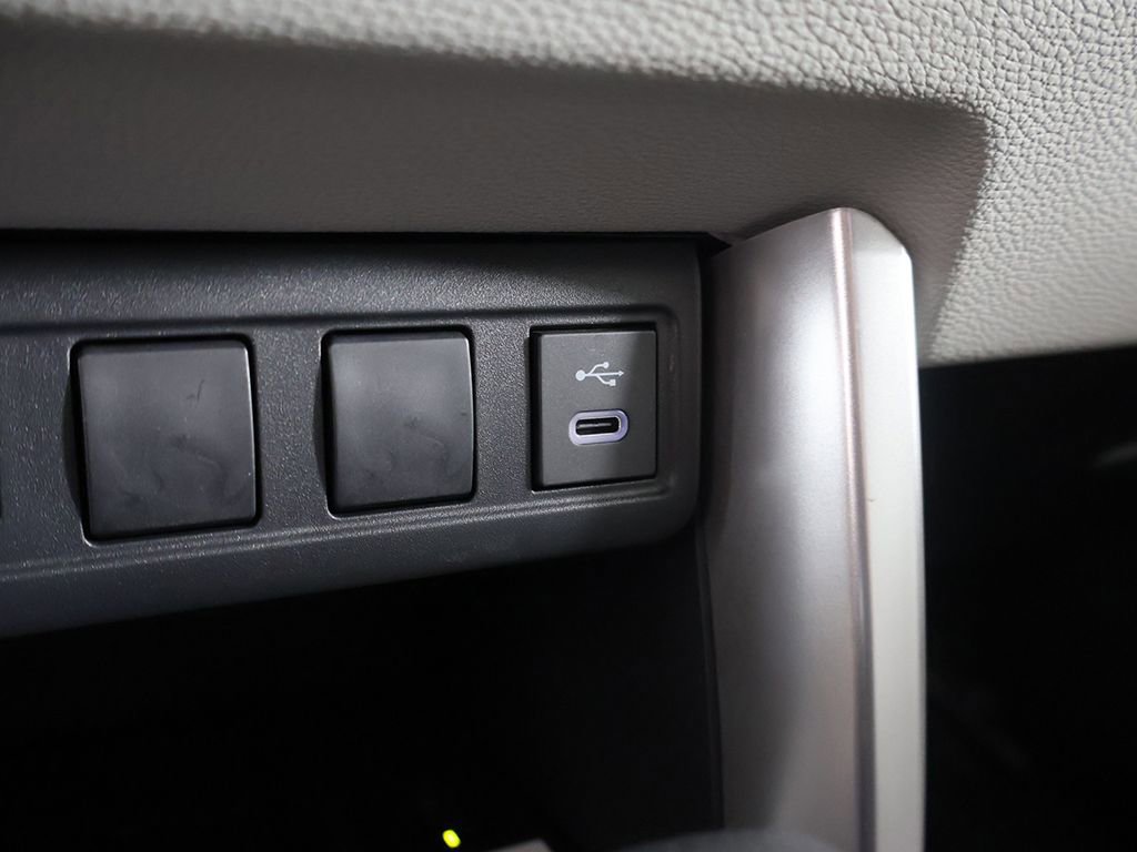 Used 2023 Toyota Corolla Cross LE image 46