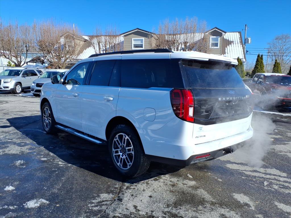 Used 2025 Ford Expedition Active image 3