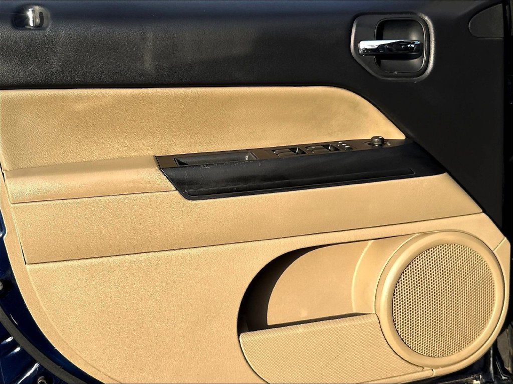 Used 2015 Jeep Patriot Latitude w/ Sun/Sound Group AWD/4WD image 24