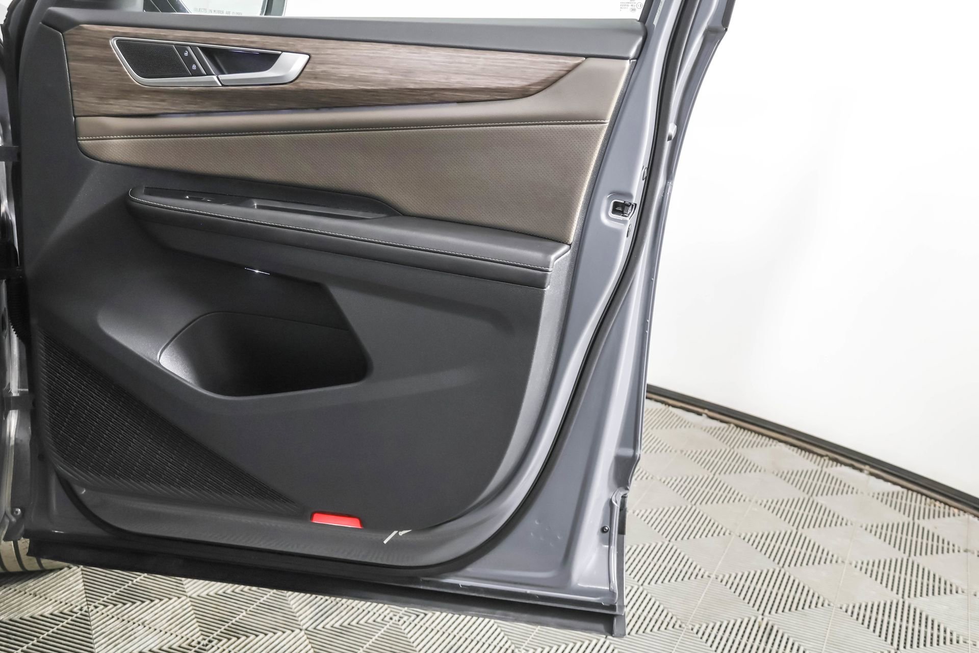 Used 2025 Volkswagen Atlas SEL image 47