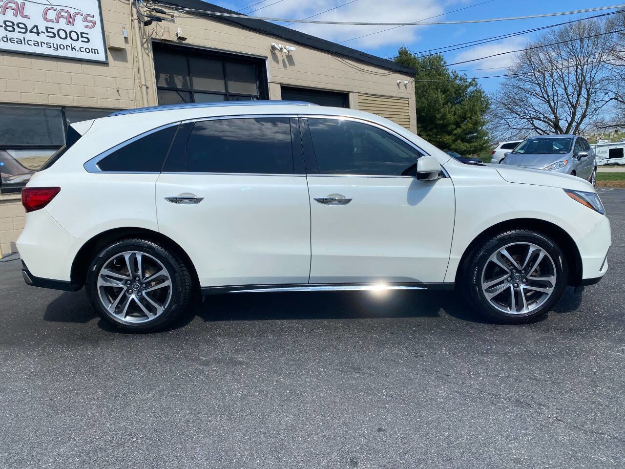 Used 2017 Acura MDX SH-AWD w/ Advance Package image 2