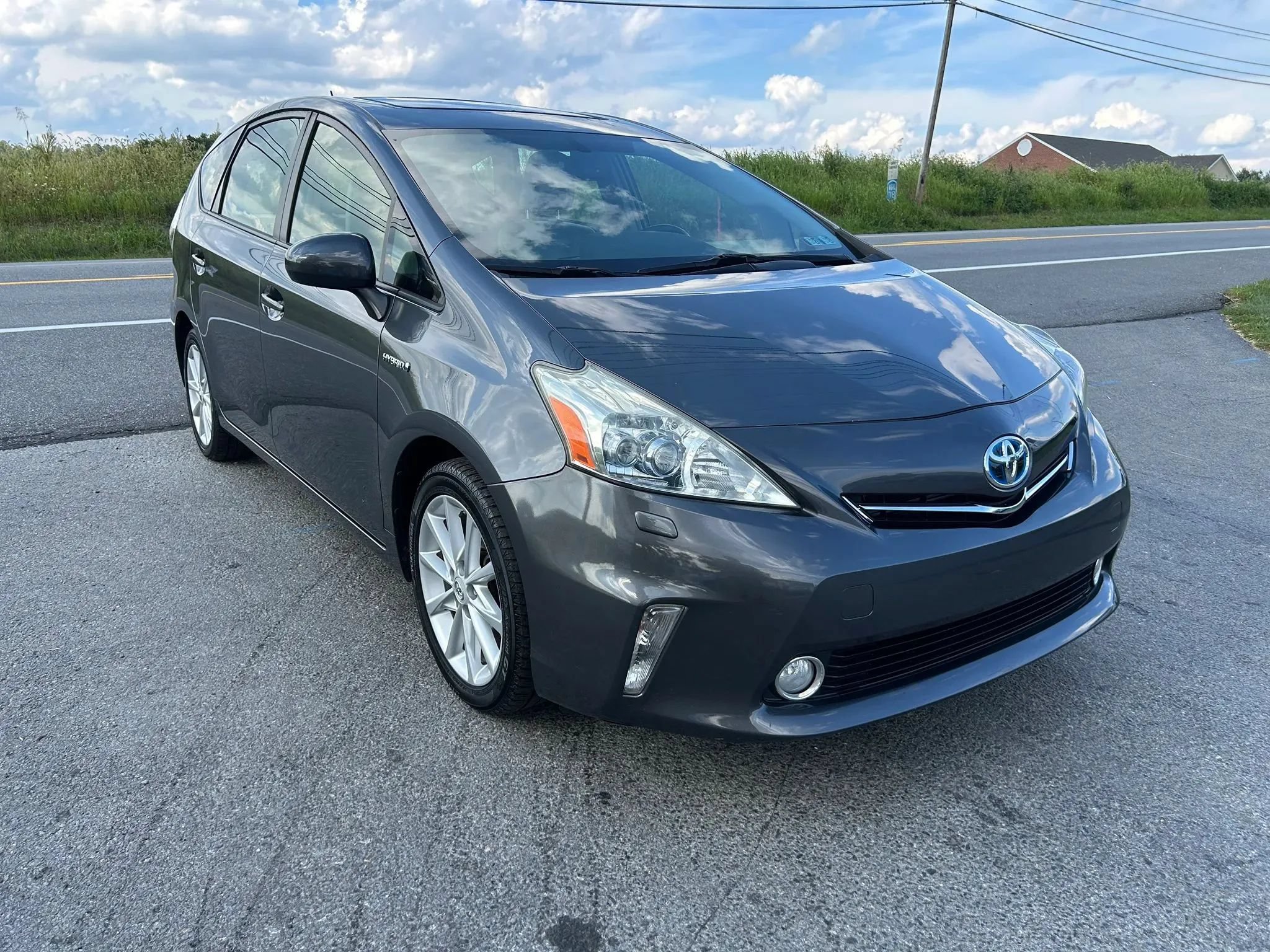 Used 2013 Toyota Prius V Five FWD image 3