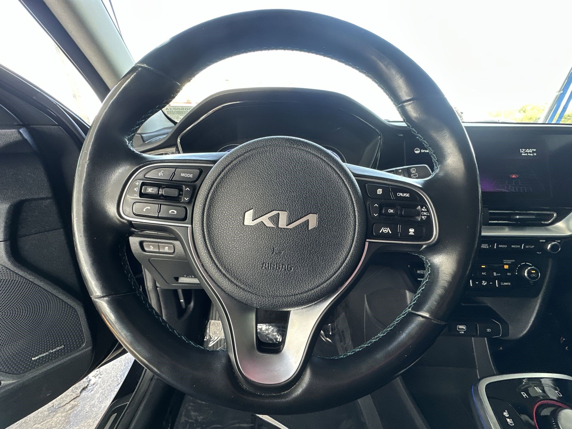 Used 2022 Kia Niro EX Premium w/ Cold Weather Package image 11