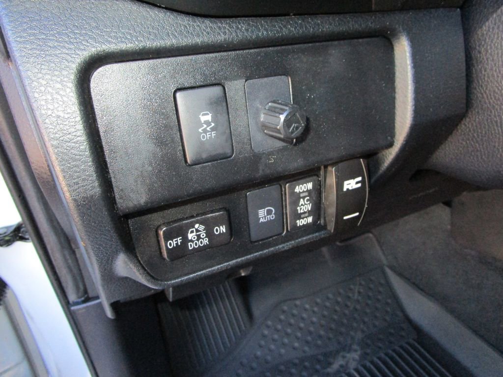 Used 2022 Toyota Tacoma TRD Off-Road image 25