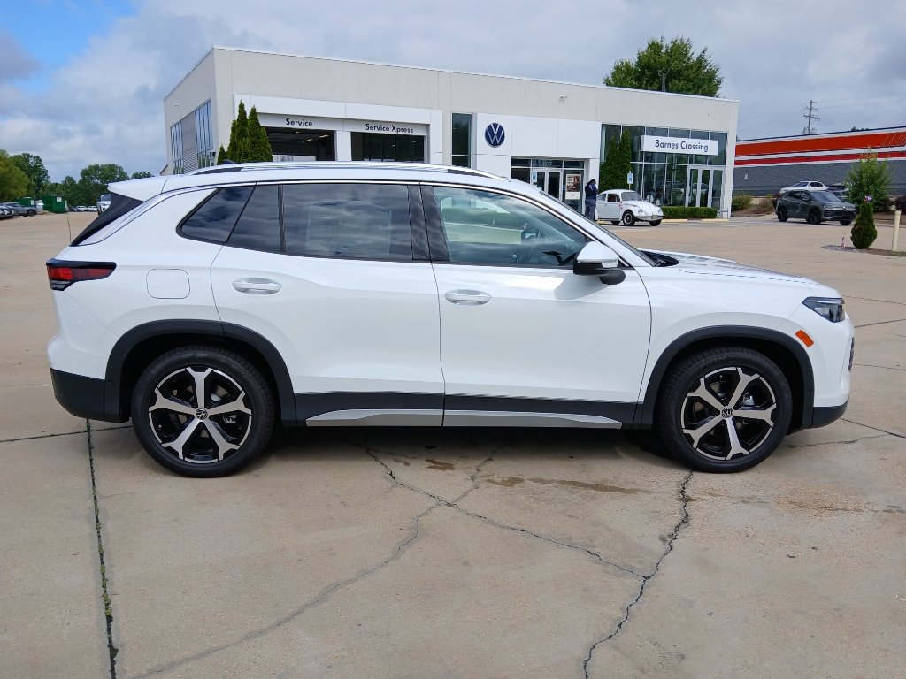 New 2026 Volkswagen Tiguan SE FWD image 8