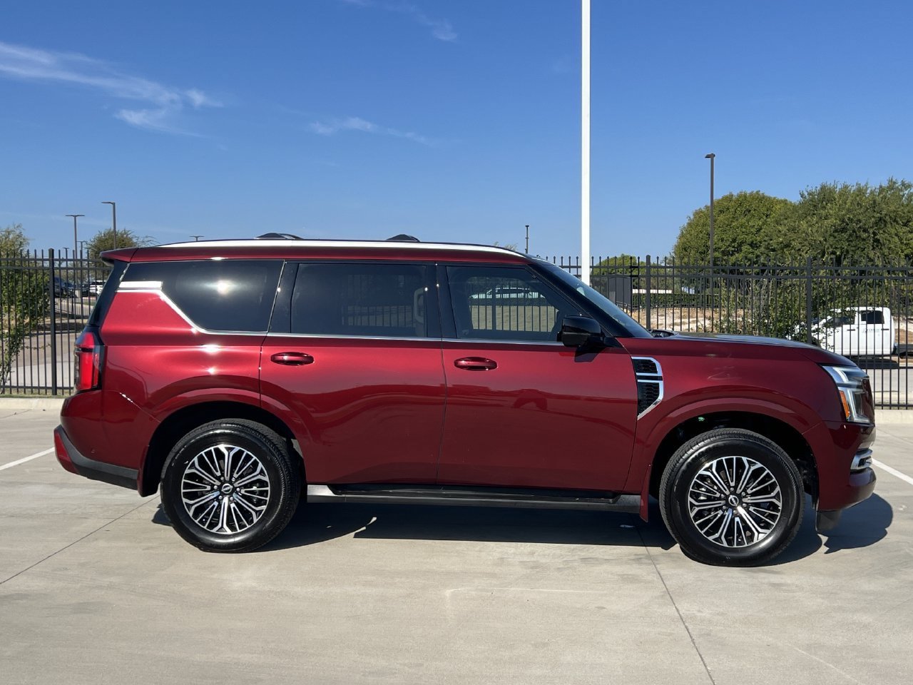 Used 2026 Nissan Armada Platinum RWD image 3