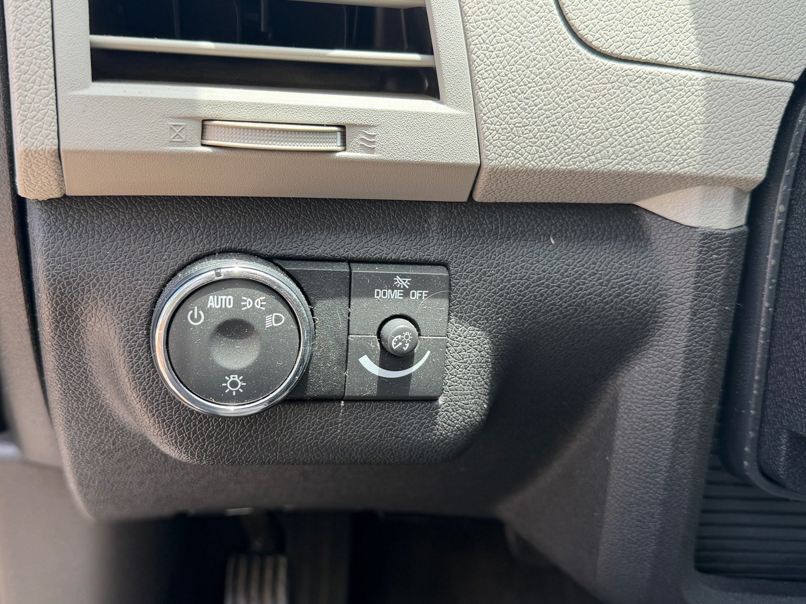 Used 2010 Chevrolet Traverse LTZ FWD image 10