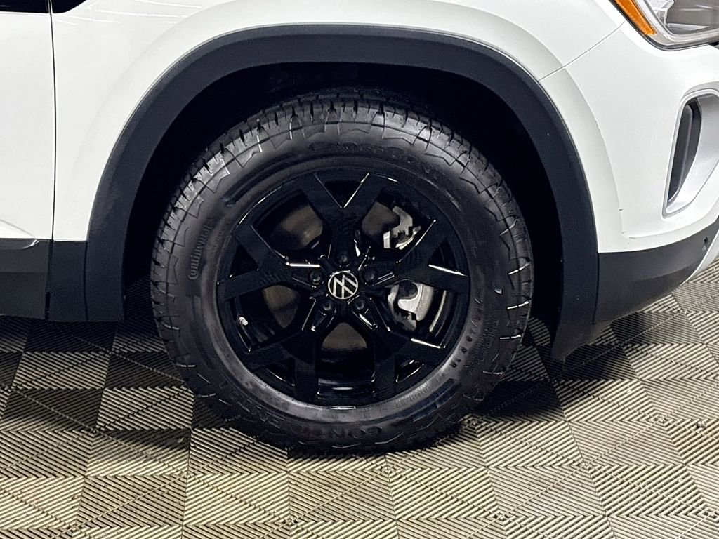 Certified 2025 Volkswagen Atlas Peak Edition SE AWD/4WD image 23