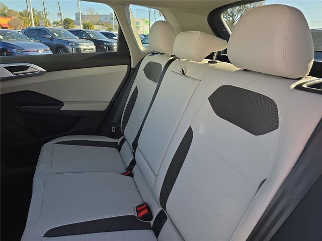 New 2026 Volkswagen Taos SE FWD image 10