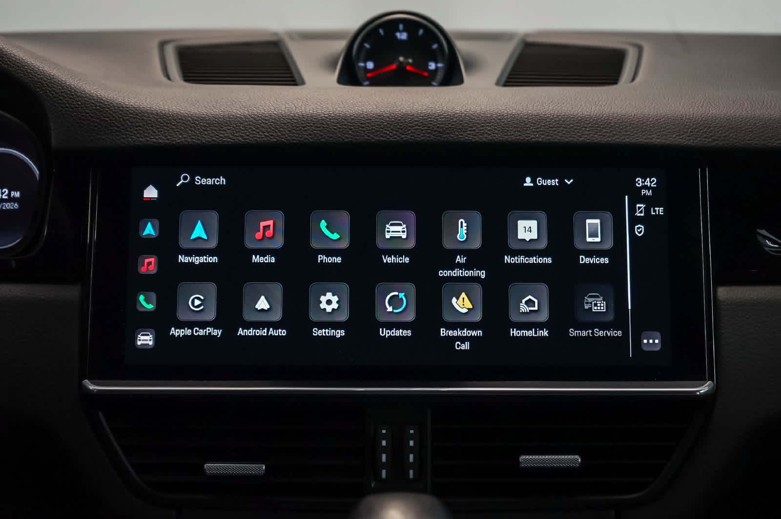 Certified 2023 Porsche Cayenne AWD/4WD image 20
