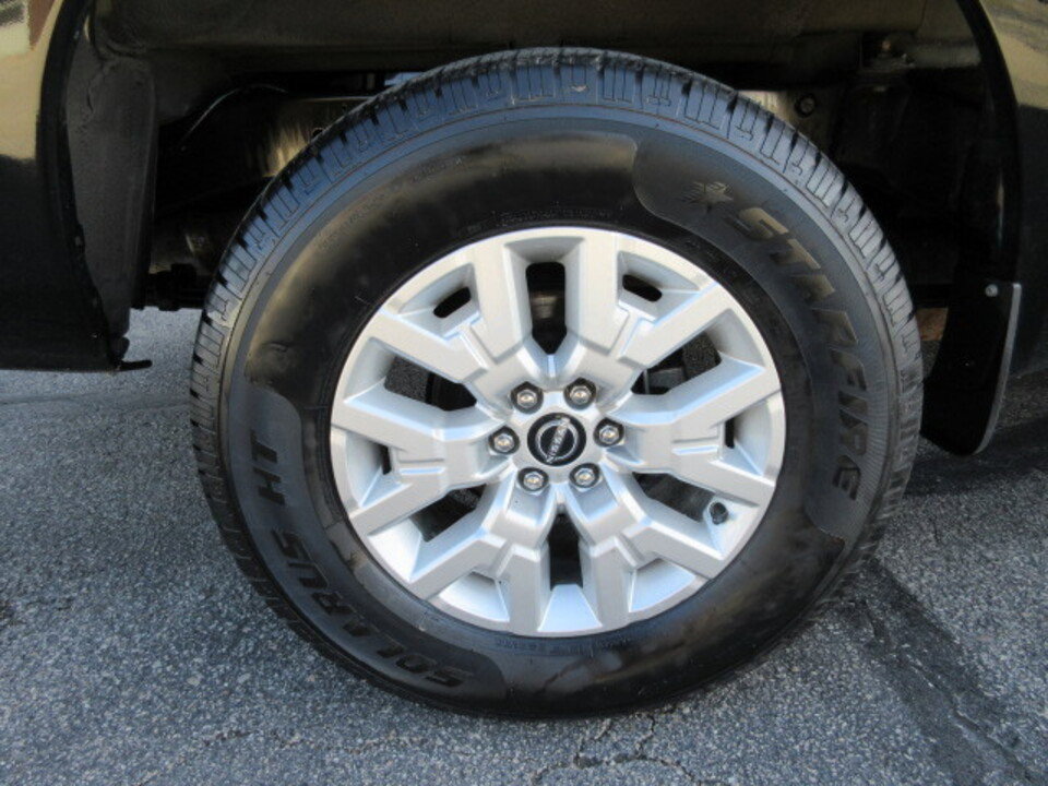 Used 2023 Nissan Frontier SV w/ SV Premium Package image 38