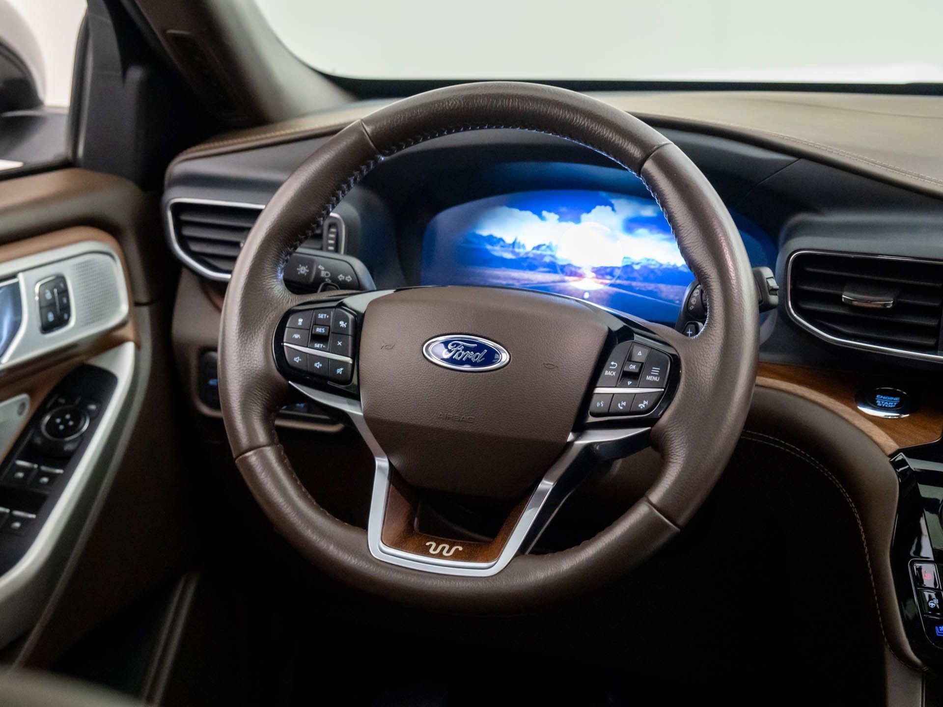 Used 2021 Ford Explorer King Ranch w/ Premium Technology Package image 13