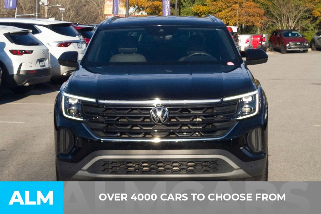 Used 2024 Volkswagen Atlas Cross Sport SE image 2