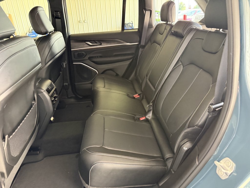 New 2027 Jeep Grand Cherokee Limited AWD/4WD image 13