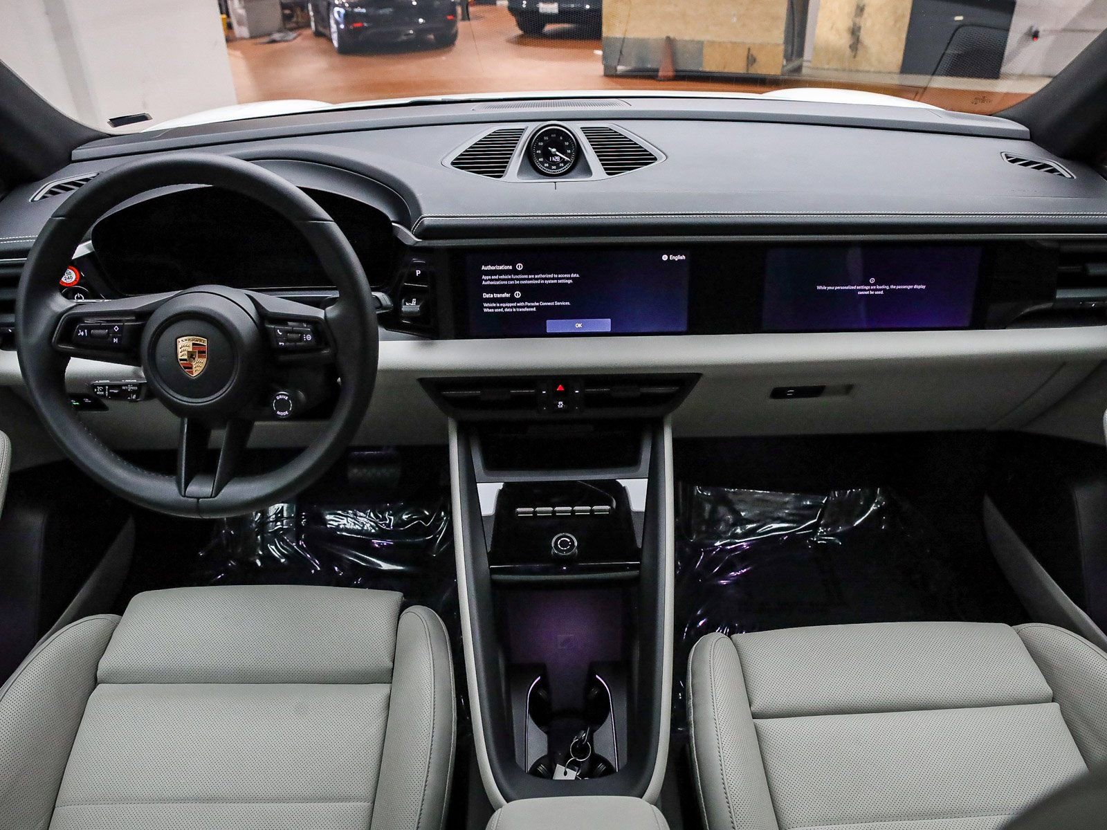 Certified 2025 Porsche Macan Electric image 16