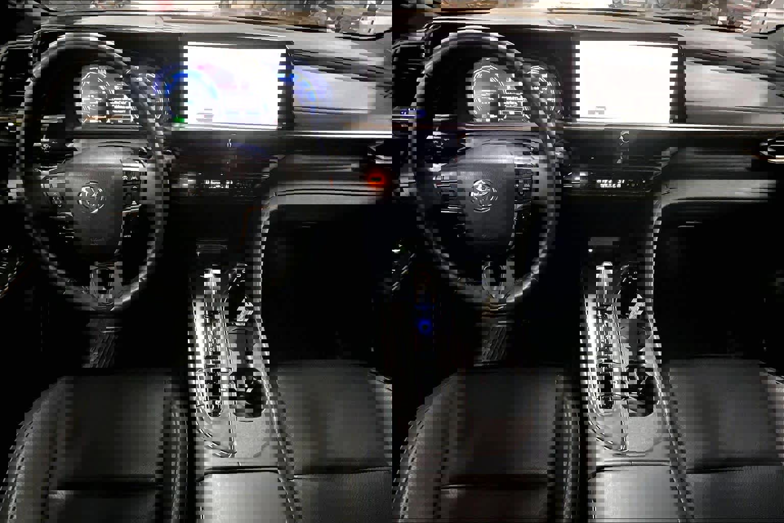 Used 2023 Toyota Crown Platinum image 15