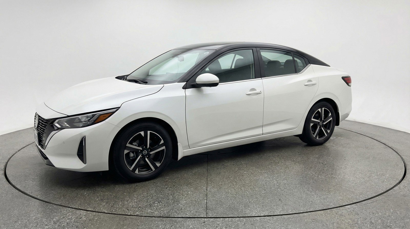 Used 2025 Nissan Sentra SV image 3