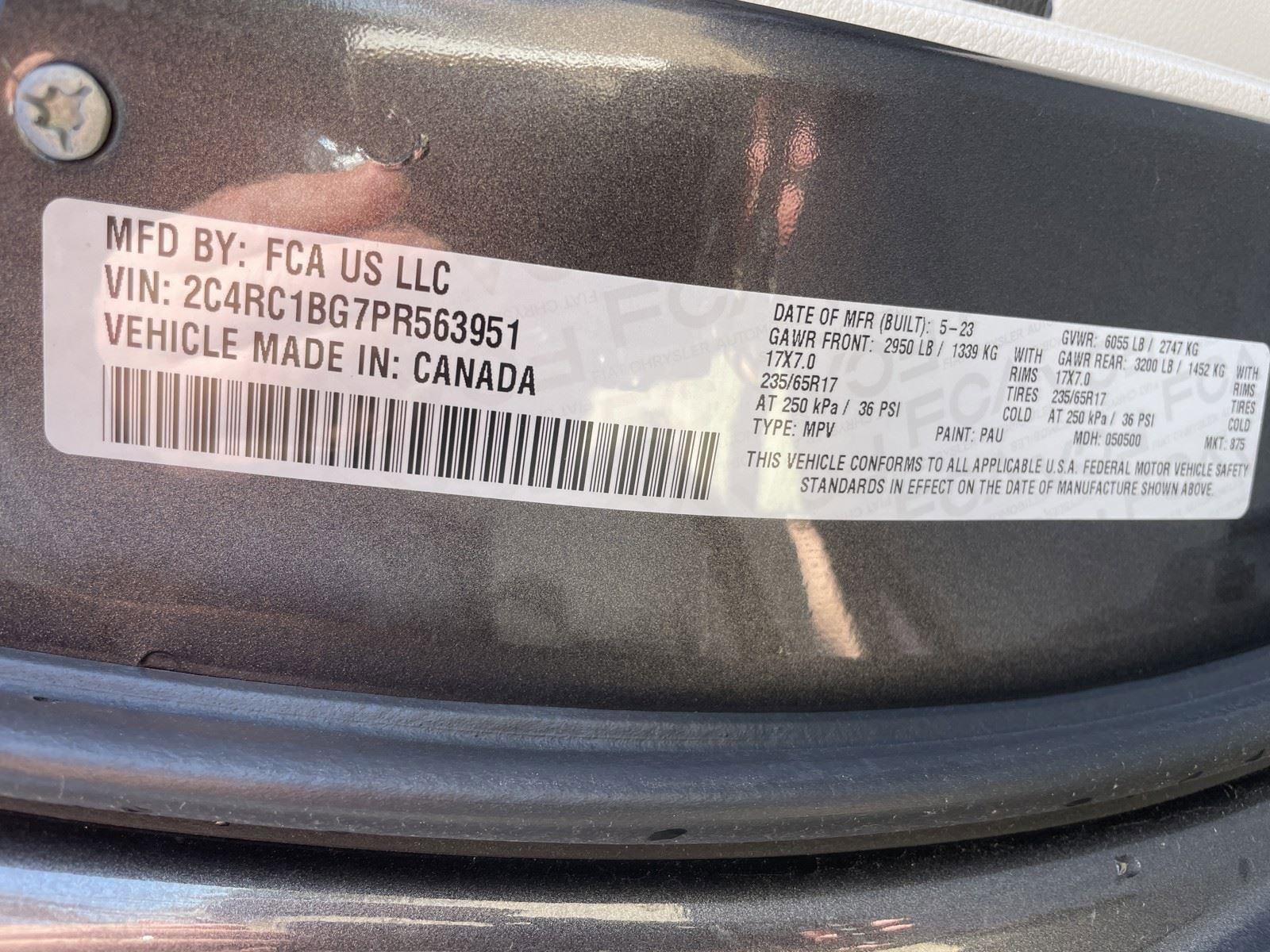 Used 2023 Chrysler Pacifica Touring-L image 12