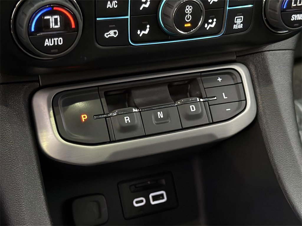 Used 2023 GMC Acadia SLT w/ Elevation Edition image 12