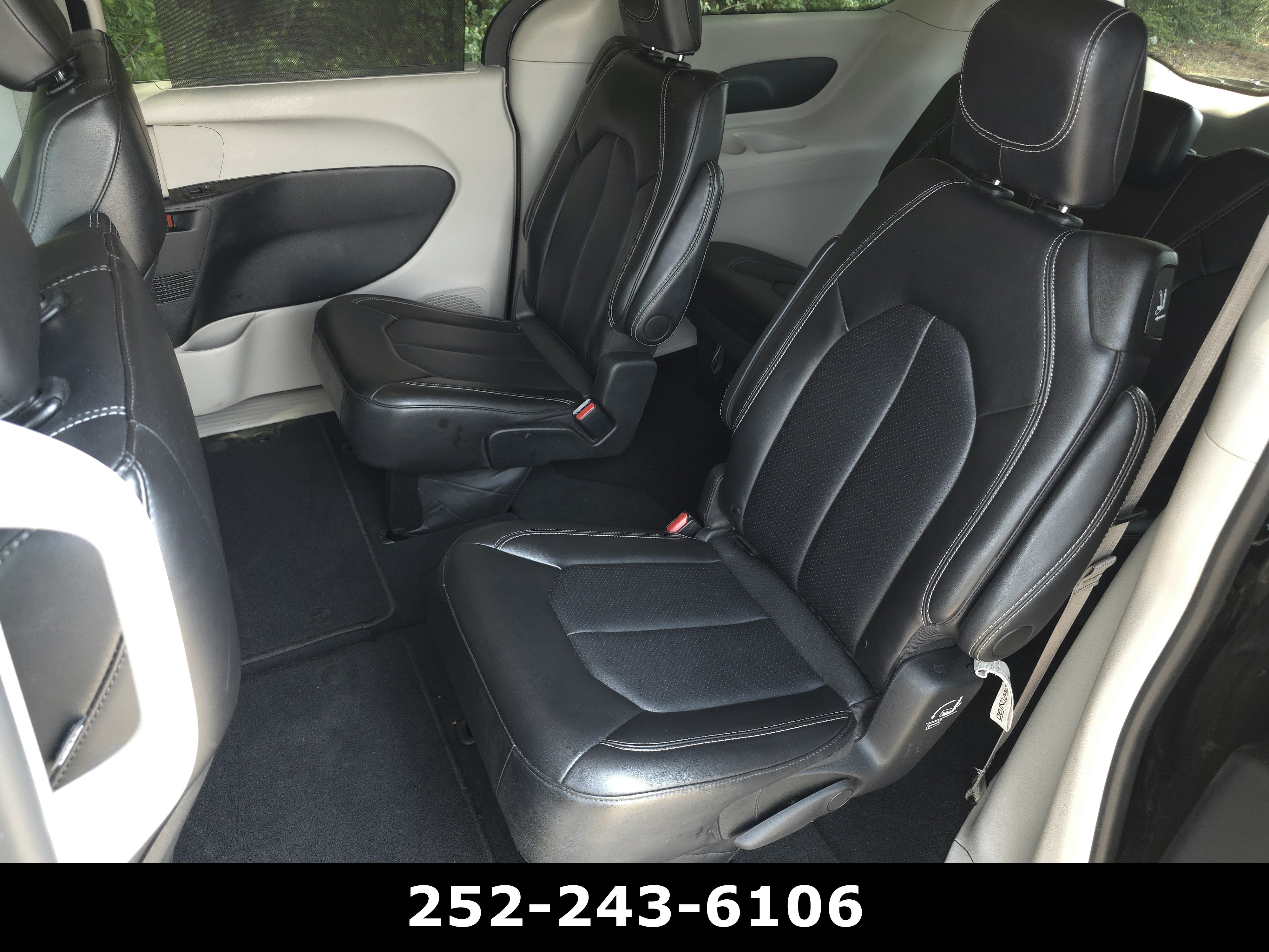Used 2024 Chrysler Pacifica Touring-L FWD image 31