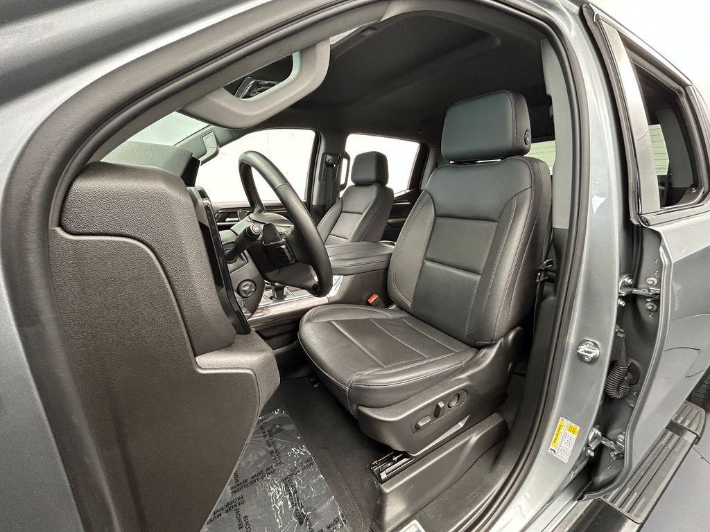 Used 2025 Chevrolet Silverado 1500 LTZ w/ Technology Package RWD image 10