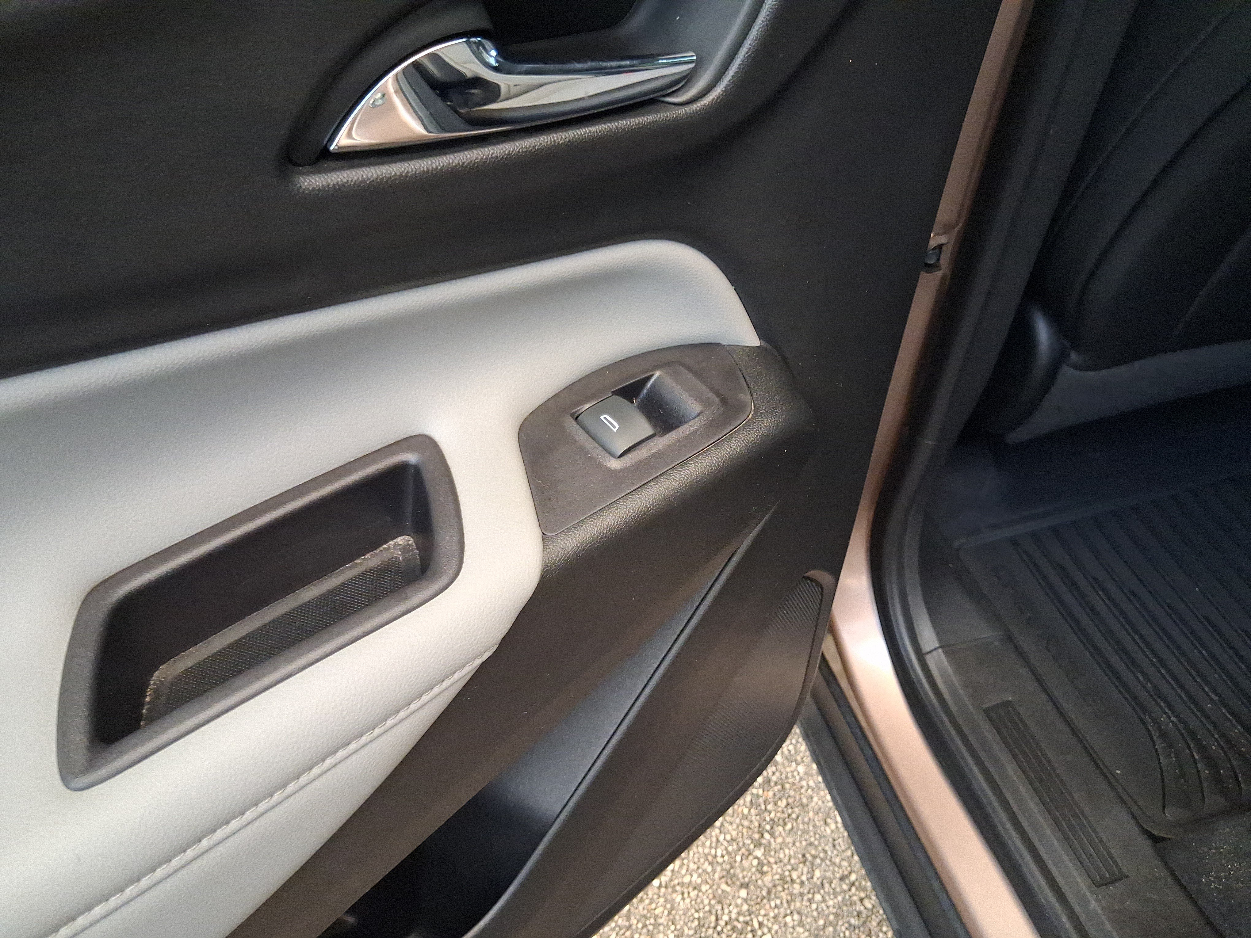 Used 2019 Chevrolet Equinox Premier FWD image 10