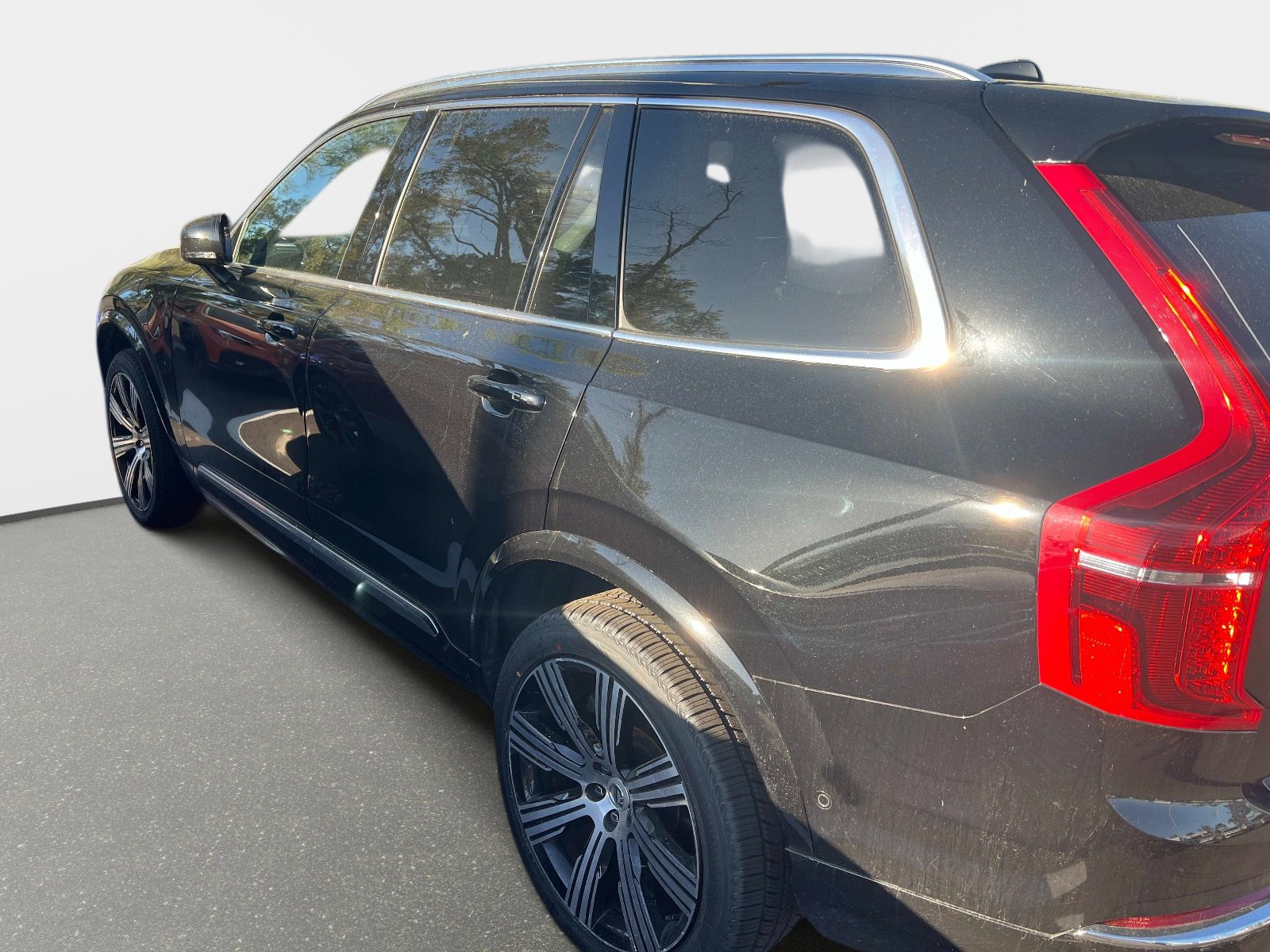 Used 2025 Volvo XC90 T8 Plus w/ Protection Package Premier image 3