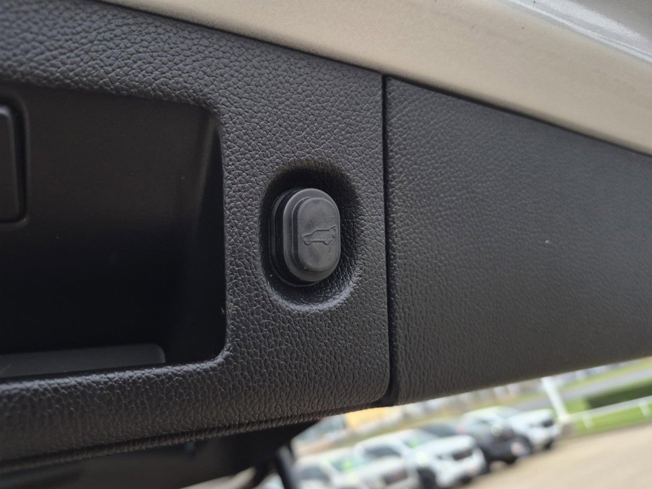 Certified 2020 Cadillac Escalade Premium Luxury image 10