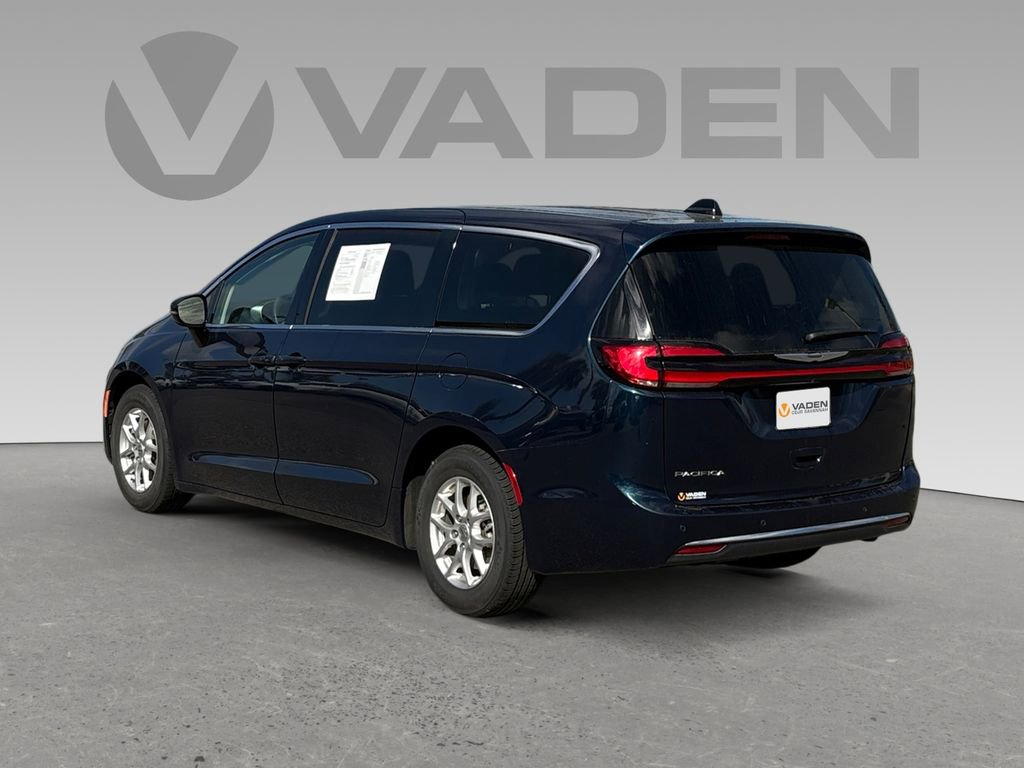 Used 2024 Chrysler Pacifica Touring-L image 24