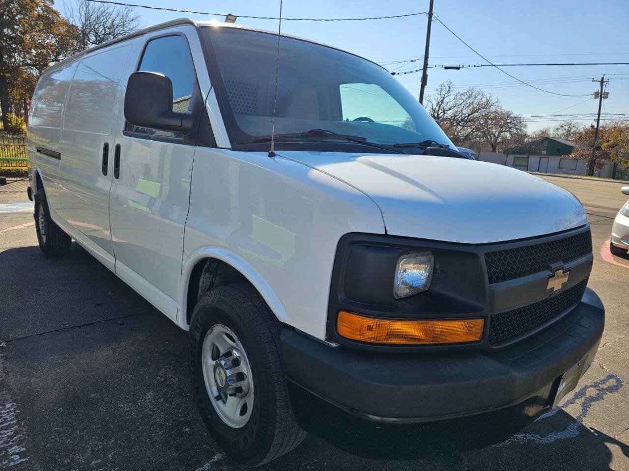 Used 2015 Chevrolet Express 2500 Extended RWD image 3
