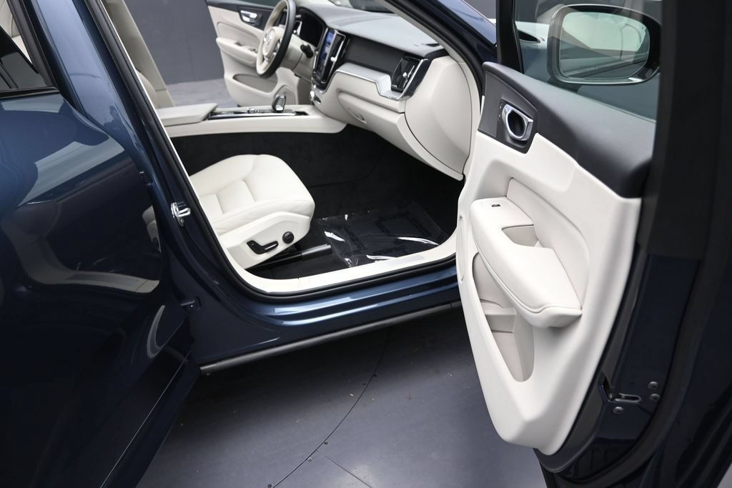 Certified 2024 Volvo XC60 B5 Core AWD/4WD image 15