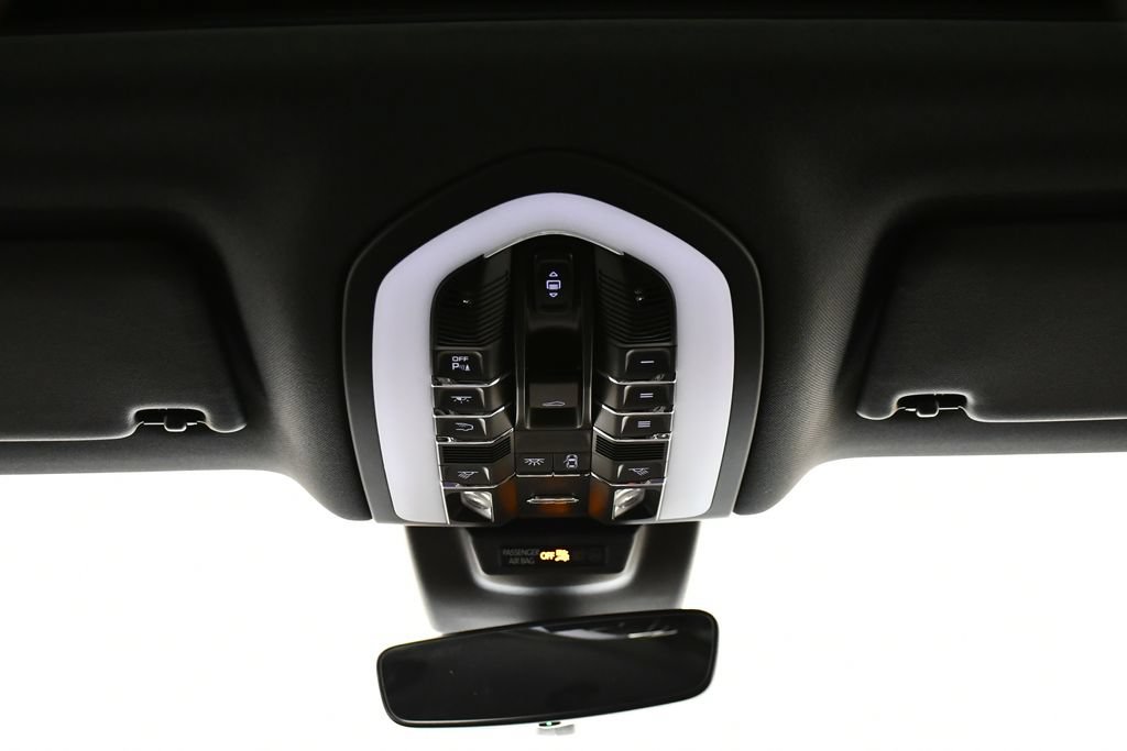 Certified 2026 Porsche Macan AWD/4WD image 26