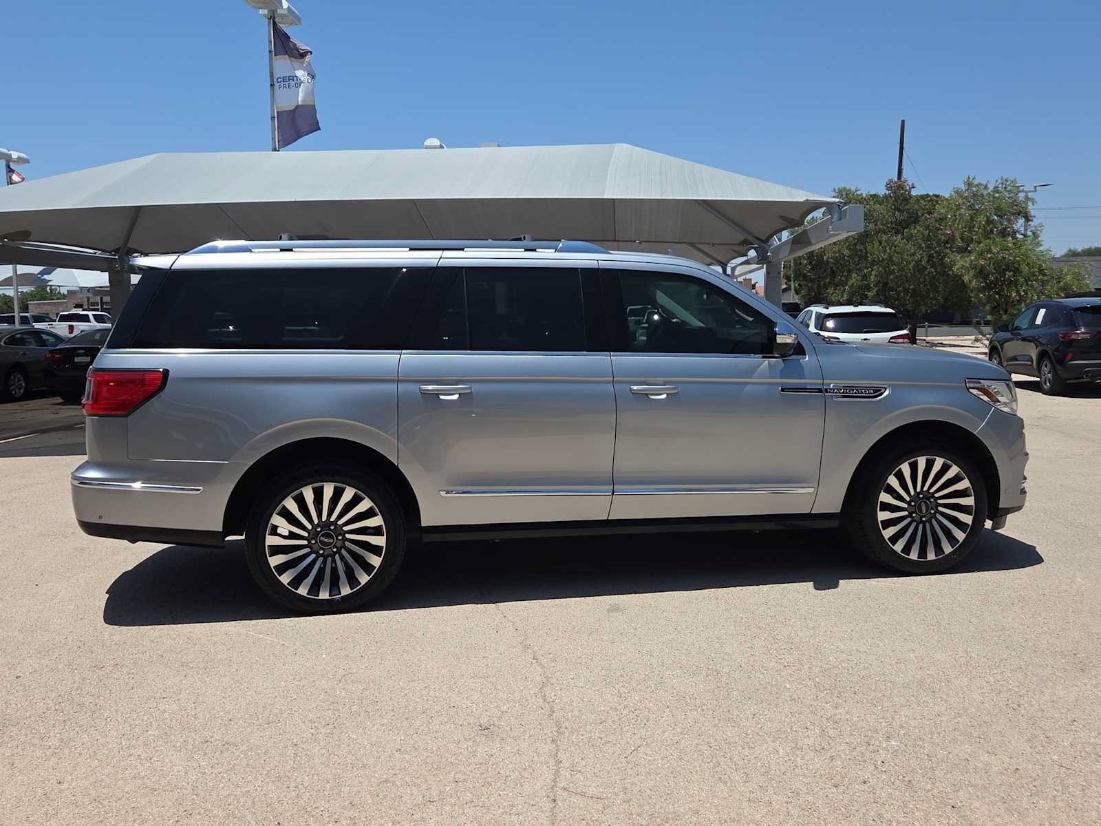 Used 2020 Lincoln Navigator L Black Label w/ Cargo Convenience Package AWD/4WD image 9