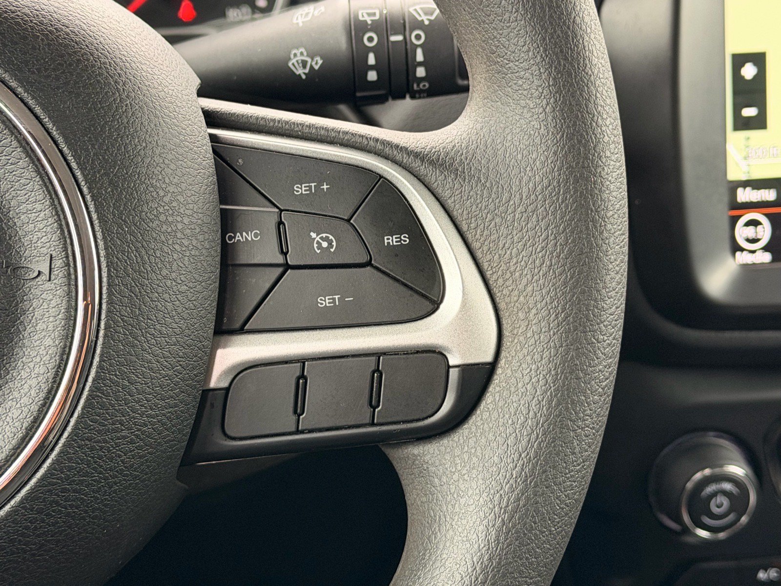 Used 2023 Jeep Renegade Latitude AWD/4WD image 15