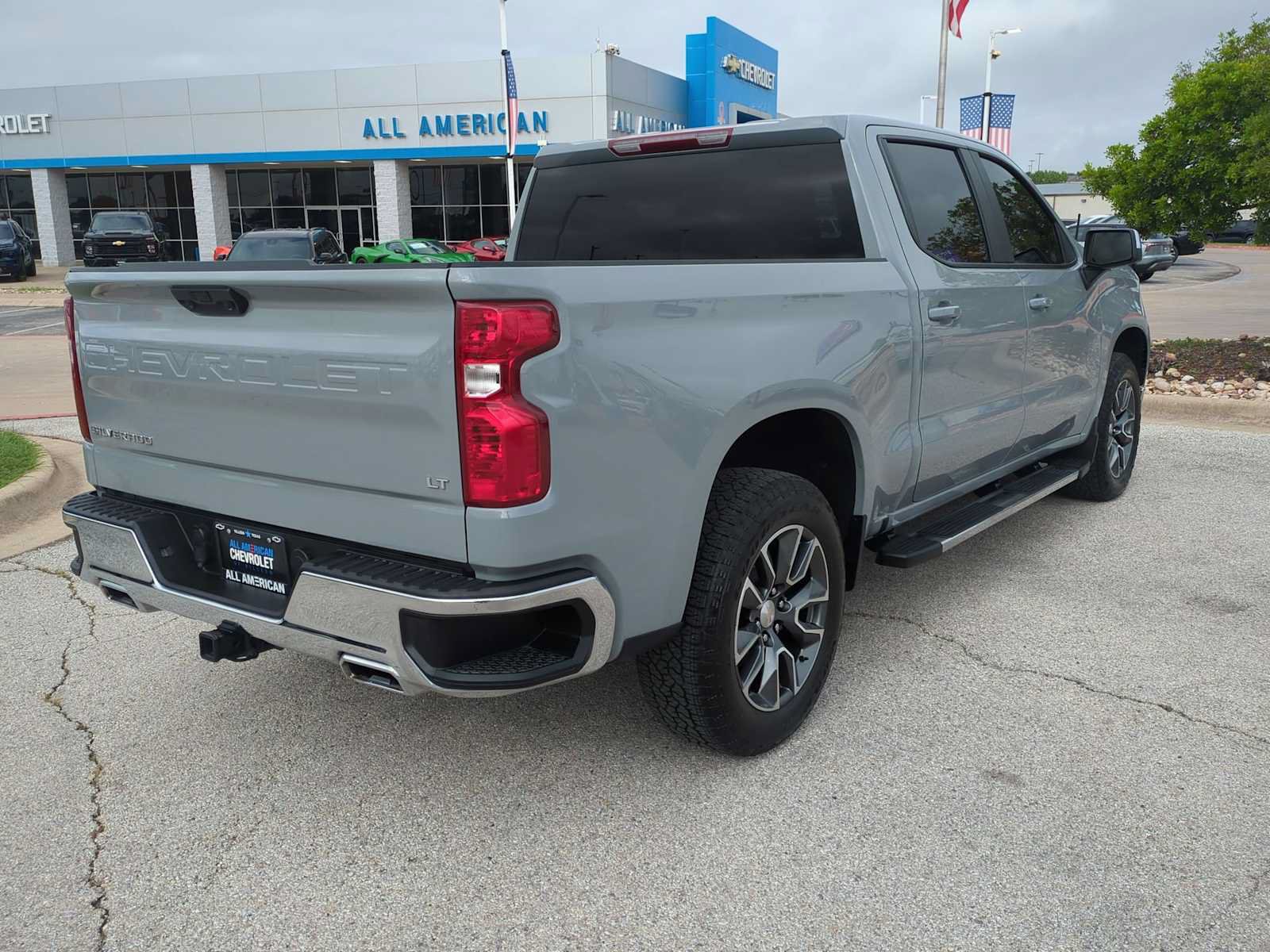 Used 2024 Chevrolet Silverado 1500 LT AWD/4WD image 8