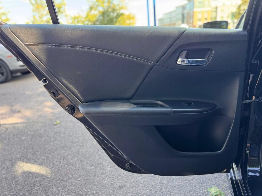 Used 2016 Honda Accord Sport image 19
