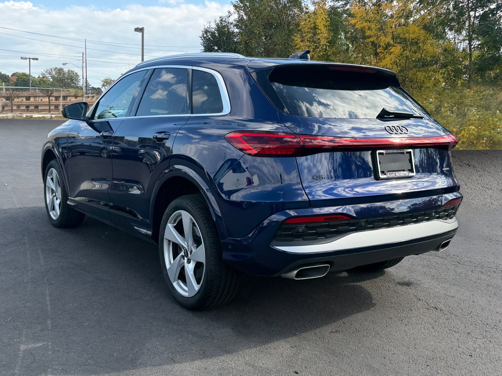 Used 2025 Audi Q5 Premium Plus w/ Premium Plus AWD/4WD image 3