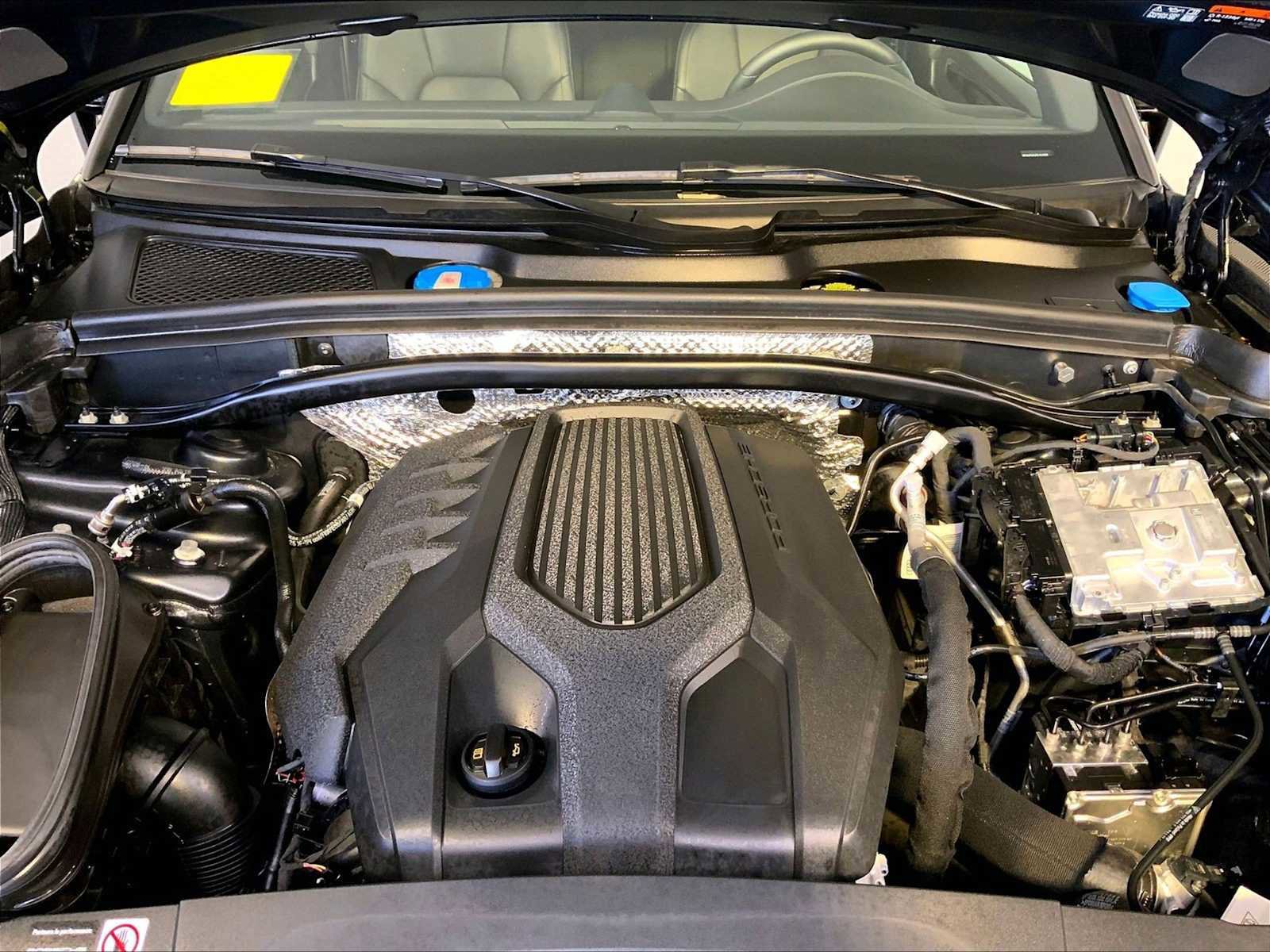 Used 2025 Porsche Macan image 32