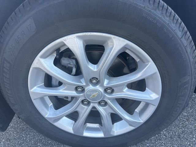 Used 2020 Chevrolet Equinox LT w/ Driver Convenience Package image 3