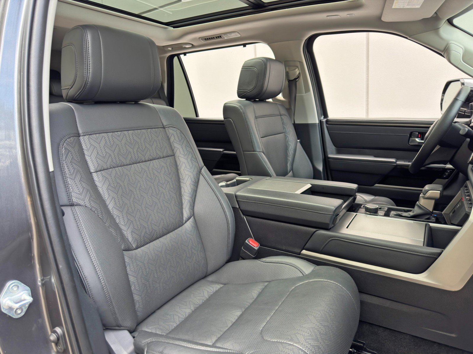 Used 2023 Toyota Sequoia Limited AWD/4WD image 39