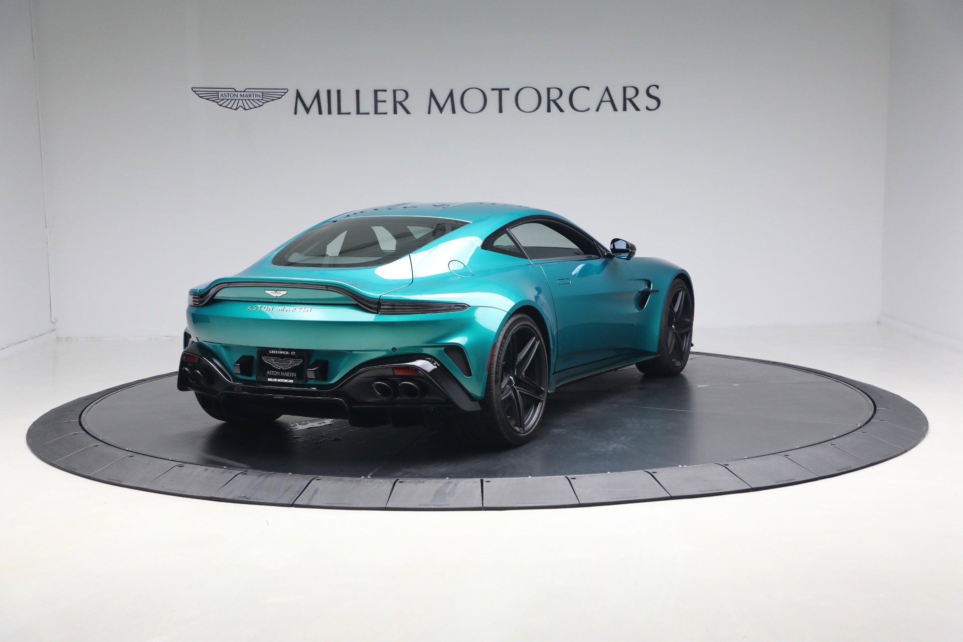 Used 2025 Aston Martin V8 Vantage Coupe image 7