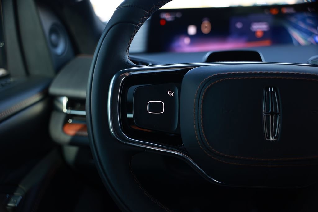 Used 2025 Lincoln Navigator Black Label image 23