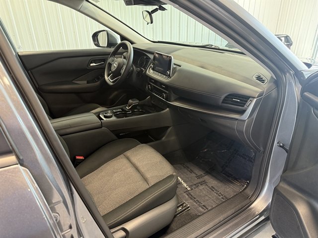 Used 2024 Nissan Rogue SV image 24
