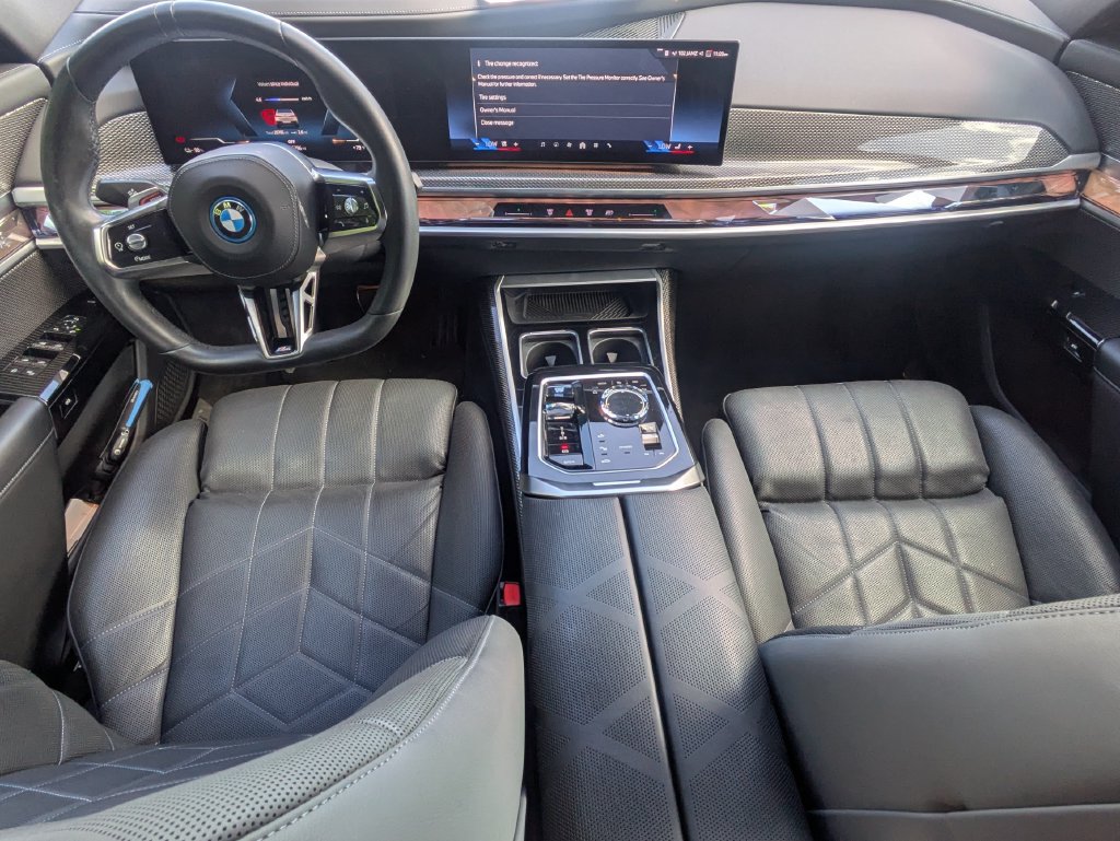 Used 2023 BMW i7 xDrive60 w/ Parking Assistance Package AWD/4WD image 19