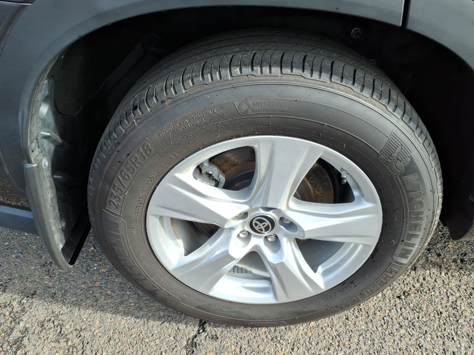 Used 2024 Toyota Highlander LE AWD/4WD image 18