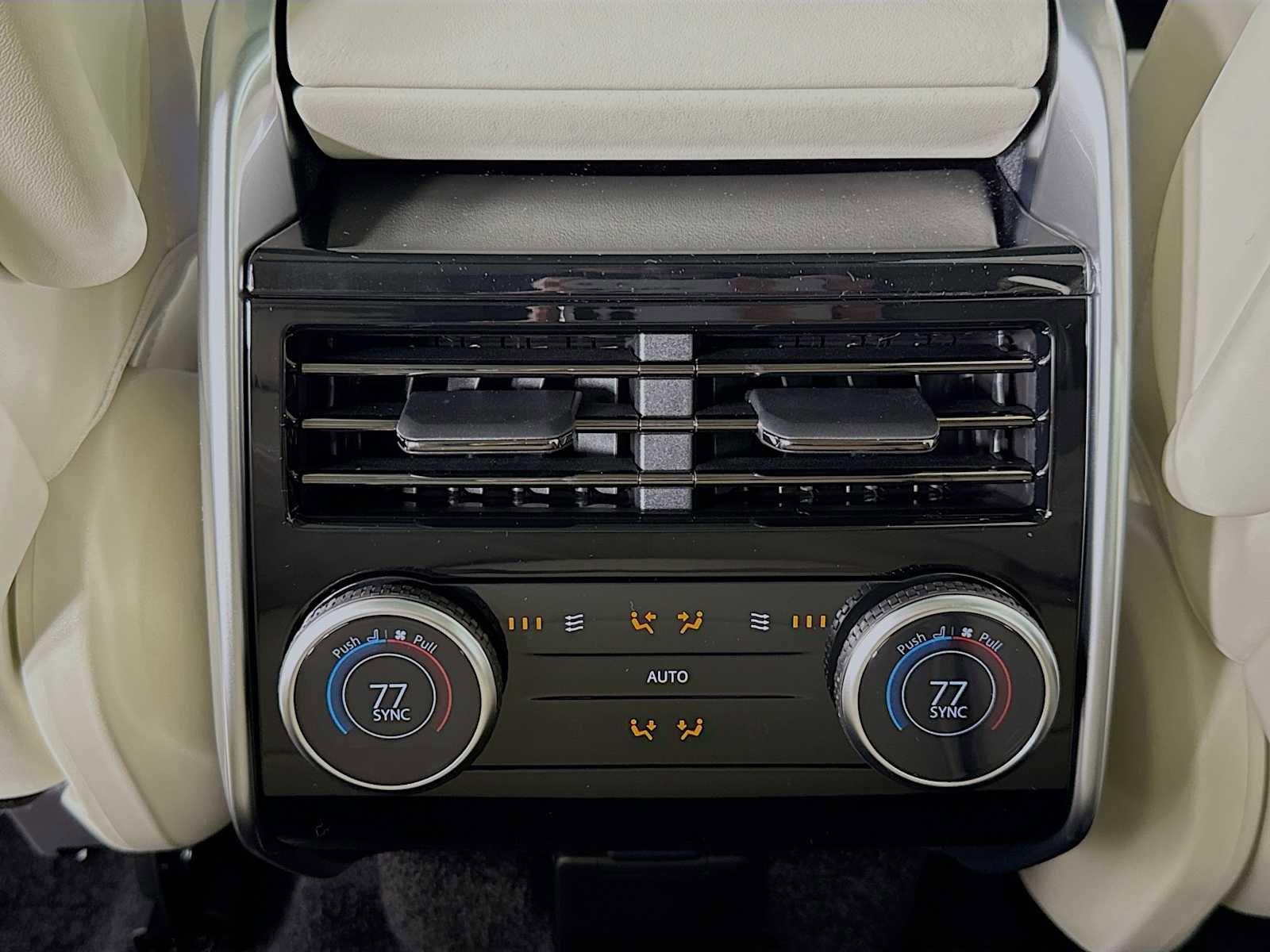 New 2026 Land Rover Range Rover SE image 25