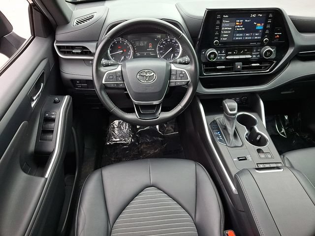 Used 2022 Toyota Highlander XSE FWD image 13