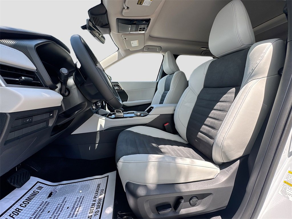 New 2025 Mitsubishi Outlander SE image 22