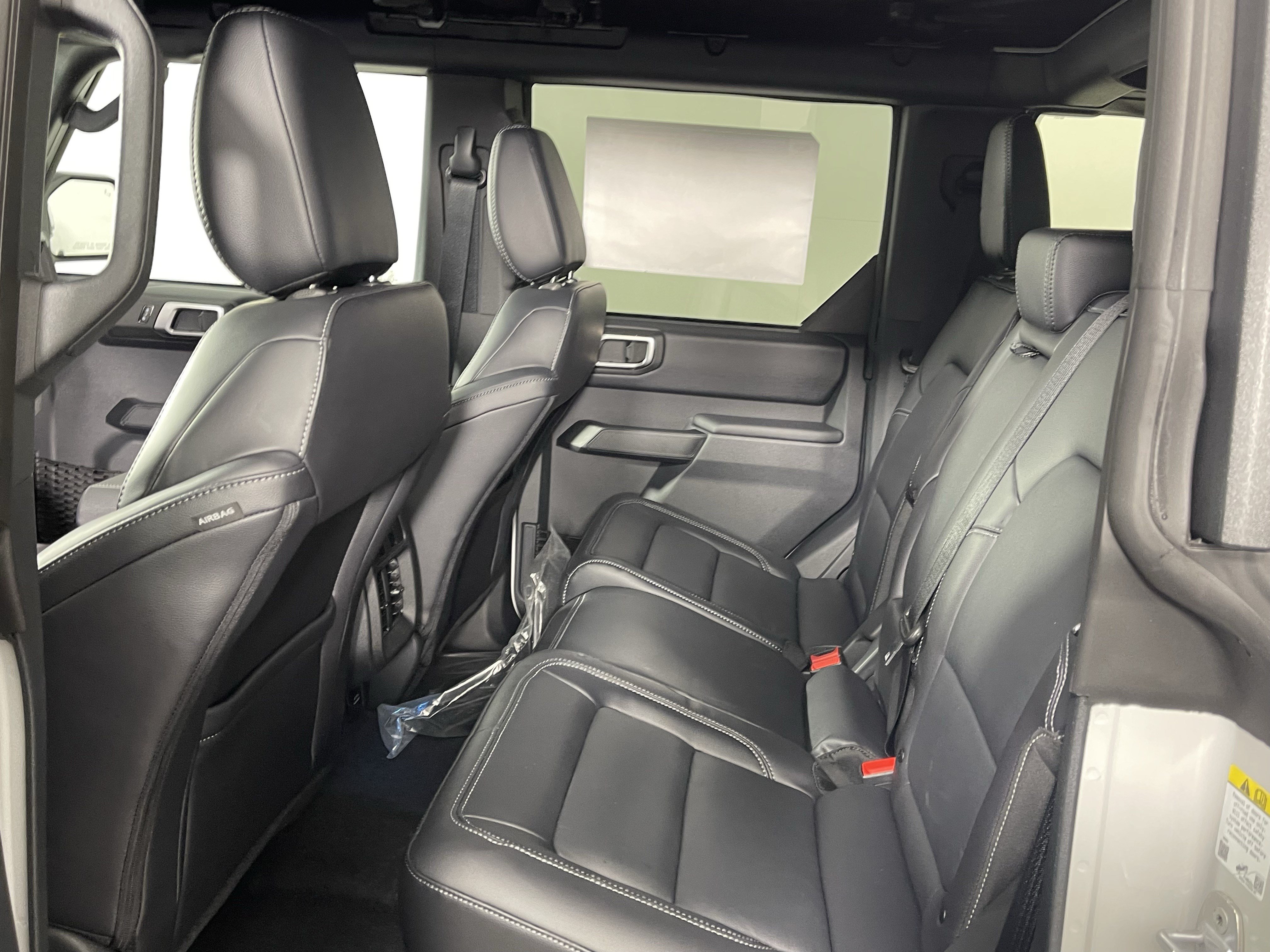 New 2026 Ford Bronco Outer Banks w/ Sasquatch Package AWD/4WD image 14